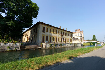 Bikeway along the Naviglio Grande, Villa Gaia Palazzo Archinto at Robecco