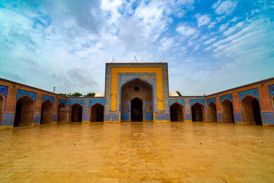 Shahjahan mosque
The Shah Jahan Mosque, also known as the Jamia Masjid of Thatta, is a 17th-century building that serves as the central mosque for the city of Thatta.