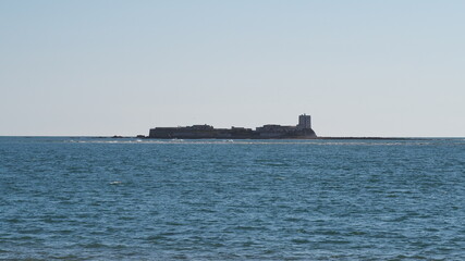 Fototapeta premium Castillo de Sancti Petri centrado, Cádiz, España