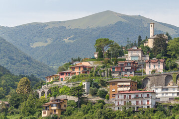 Naklejka premium Eglise sur le Lac de Côme - Italie