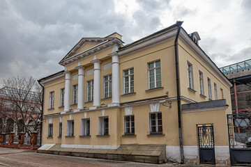 Fototapeta na wymiar Gusyatnikov House is a two-story Empire-style mansion in Lavrushinsky Lane