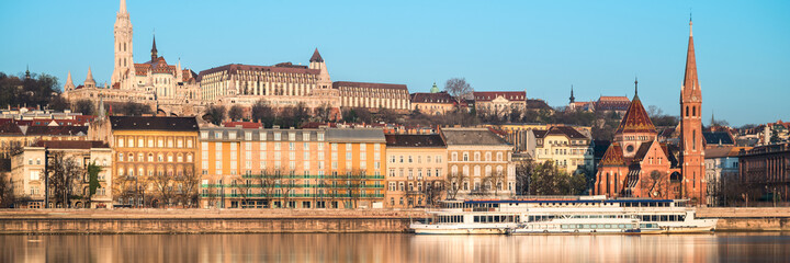 Fototapeta na wymiar Budapest, view over Pest across the river