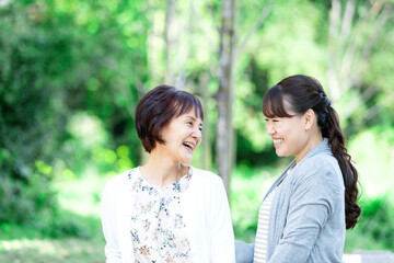 Obraz premium 笑顔の母娘