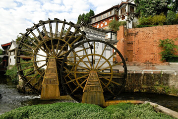 Old wooden water wheels in the ancient Naxi town of Lijiang (Dayan), Yunnan Province, China
