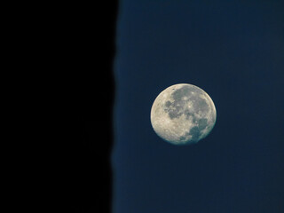 Obraz premium full moon over sky