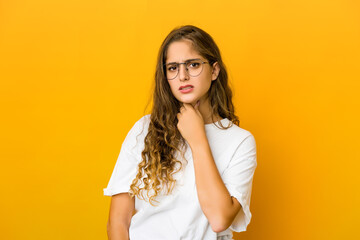 Obraz premium Young caucasian woman suffers pain in throat due a virus or infection.