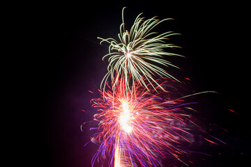 fireworks in the night sky fogos de artif&iacute;cio ano novo em Marata&iacute;zes ES Brasil
