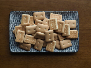 보리 비스킷, 건빵, 비상식량  
