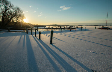 Shadows i&oacute;n the ice