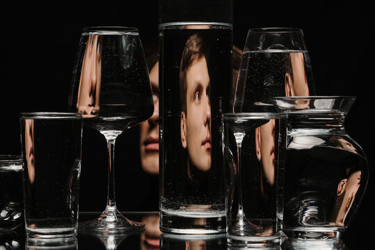 Fototapeta portrait of a man through the glass of the tank with water with the reflections