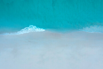 Obraz na płótnie Canvas Top view with Coast with waves and white sand beach background