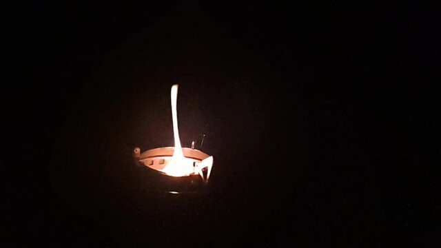 캠핑에서 화로대 불피우는 슬로우비디오(Slow video of burning a brazier in camping)