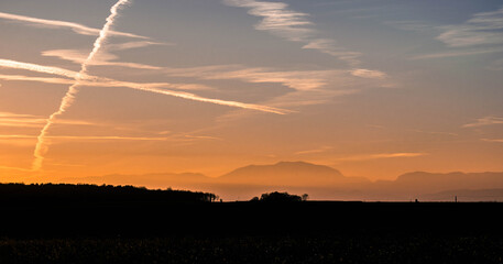 Gebirge in der Abenddämmerung