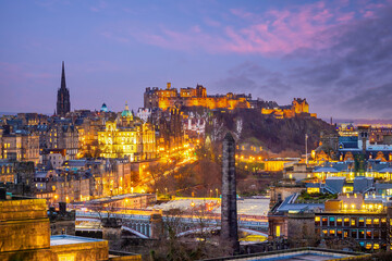 Naklejka premium Old town Edinburgh city skyline, Scotland