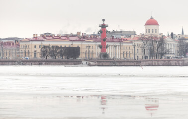 Obraz premium St.Petersburg, cityscape with Rostral column