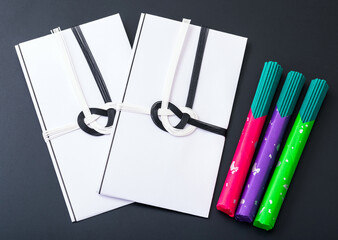 香典袋と線香。葬儀・葬式イメージ。
