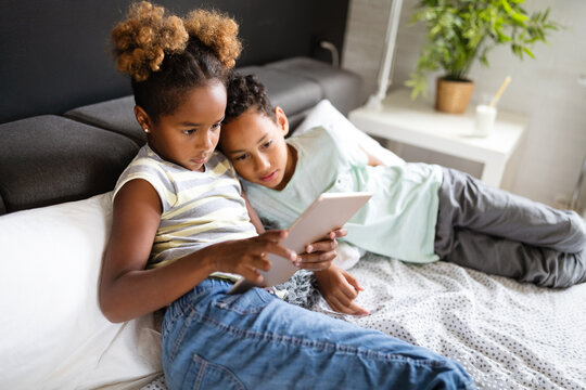 Children Who Use Too Much Technology, Device Are Not So Creative