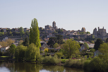 Fototapeta na wymiar vue de Chauvigny par le vélorail