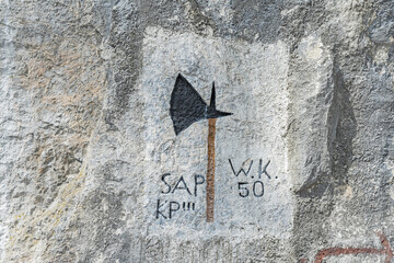 Felsmalerei am ehemaligen Militärunterstand aus dem zweiten Weltkrieg, Renggpass, Kanton Obwalden, Schweiz