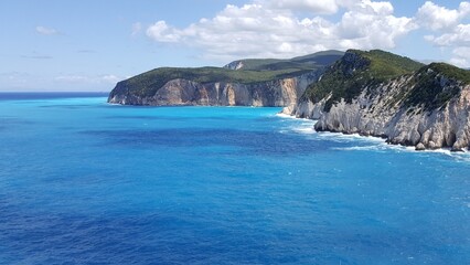 Fototapeta na wymiar a beautiful view of the turquoise blue eonian sea crashing into the cliffs