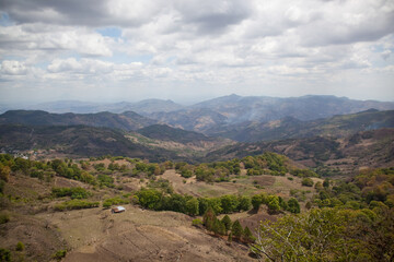 Fototapeta na wymiar view from the top of the mountain over the landscape in Nicaragua