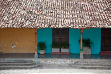 Fototapeta na wymiar Roof and colorful Building in Nicaragua
