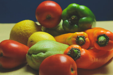 Legumes frutas pepino chuchu tomate limão