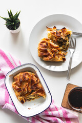 Crunchy pie and drink 