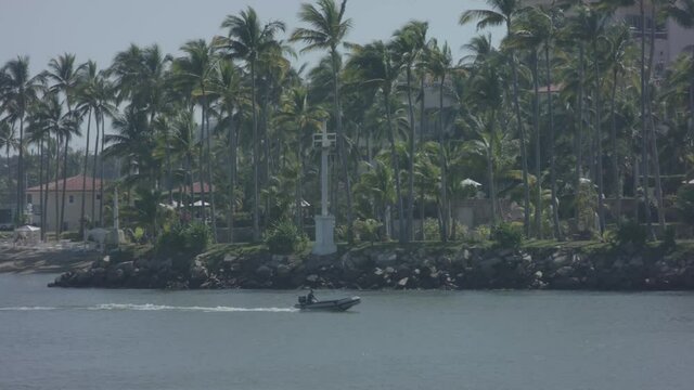 Hombre en jetsky en Barra de Navidad