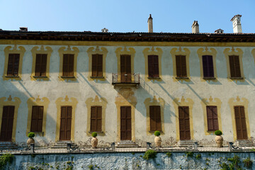 Bikeway along the Naviglio Grande, Villa Gaia at Robecco