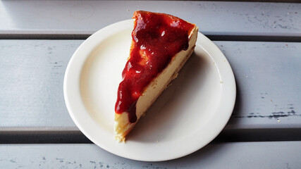 cheesecake with strawberries