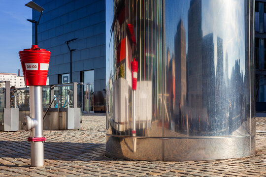 Spiegelung eines Hydranten in einem L&uuml;ftungsrohr