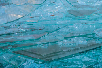 Bruchglas im Wertstoff Container