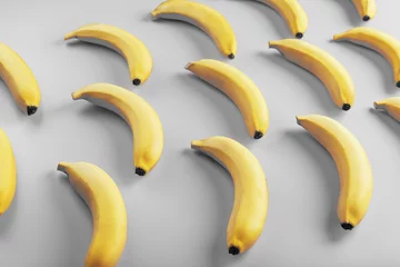 Geometrisches Muster aus gelben Bananen auf grauem Hintergrund in den modischen Farben von 2021. © Alexander