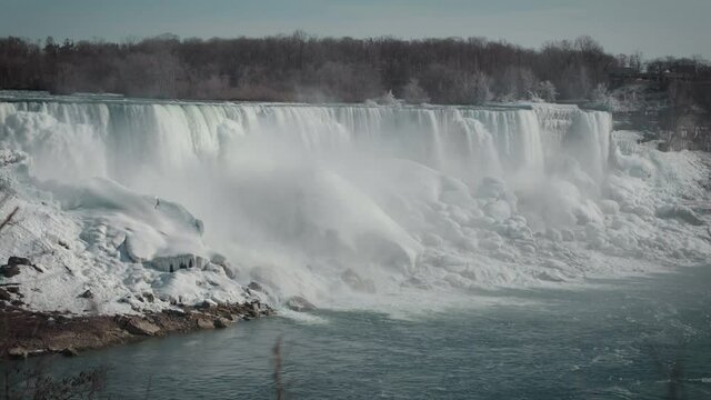 A side angle of the American Falls at Niagara Falls shot from the Canadian side on a Canon c200 in 12 bit RAW 60fps. This clip has been slowed down to 23.976 and converted to a 4K MP4 file.