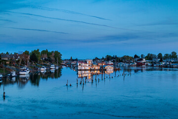 Fototapeta na wymiar Portland's Hayden Island Lotus Isle Park House Boats