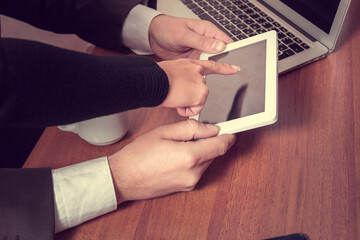 Women's finger specifies in the tablet - obrazy, fototapety, plakaty