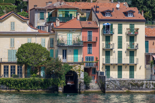 maison colorée sur le Lac de Côme - Italie