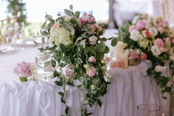 Close-up of a composition of white and pink flowers for a wedding table decoration of the newlyweds
