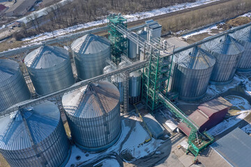 Grain elevator business with large storage bins of corn, grain, soybean. Agriculture, food, harvest, farm, farming, crops, auger, elevator, conveyor, ladder, silos, transport, company, rural, country © alzay