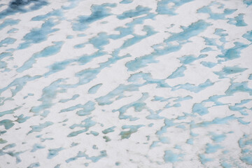 Obraz premium USA, Wyoming, Shoshone National Forest. Meltwater on snow-covered Twin Lakes ice.