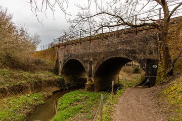 Foto auf Acrylglas Landwasserviadukt Ein Eisenbahnviadukt über den Fluss Medway im Haysden Country Park, Tonbridge, Kent