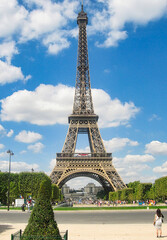 Fototapeta premium Tour Eiffel summer sky