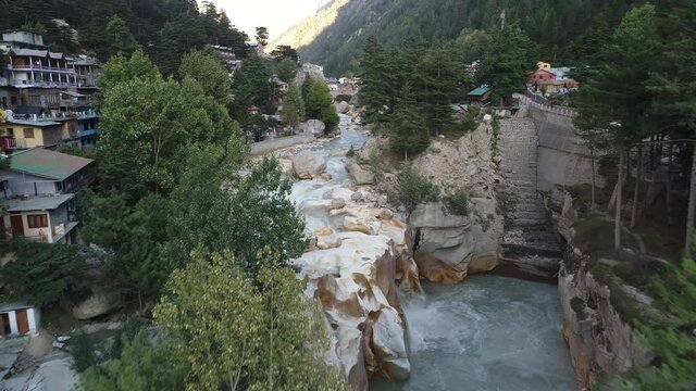 Village de Gangotri dans l'&Eacute;tat de l'Uttarakhand en Inde vue du ciel