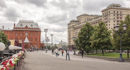 Obraz premium Pedestrians walk through the streets of Moscow
