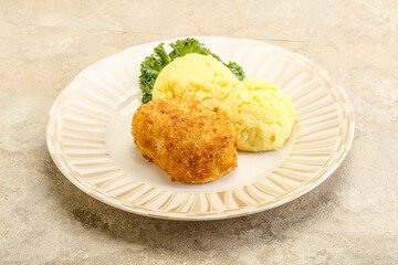 Crispy chicken cutlet with mashed potato