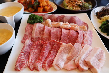  焼肉盛合わせ