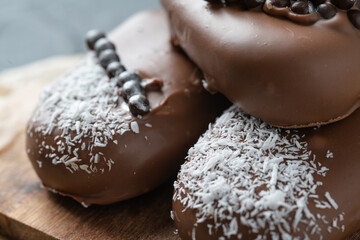 different options for cake pops in the form of ice cream