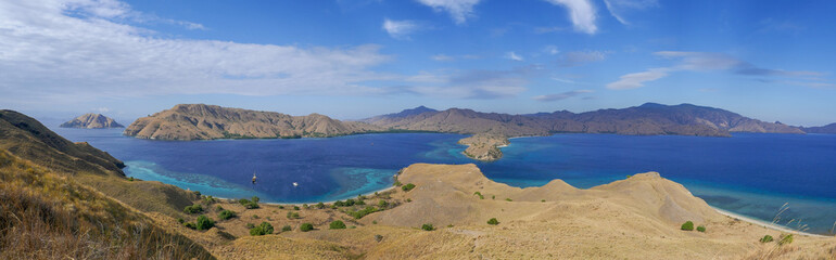 Scenic morning panorama of Gili Lawa Darat island in Komodo National Park, Flores, East Nusa Tenggara, Indonesia © Cyril Redor
