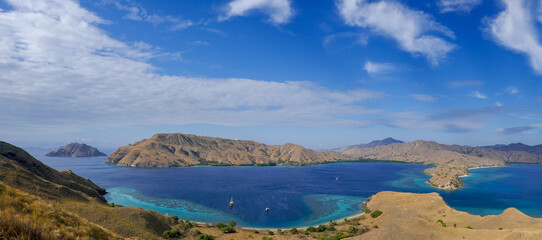Beautiful morning seascape of Gili Lawa Darat island in Komodo National Park, Flores, East Nusa Tenggara, Indonesia © Cyril Redor